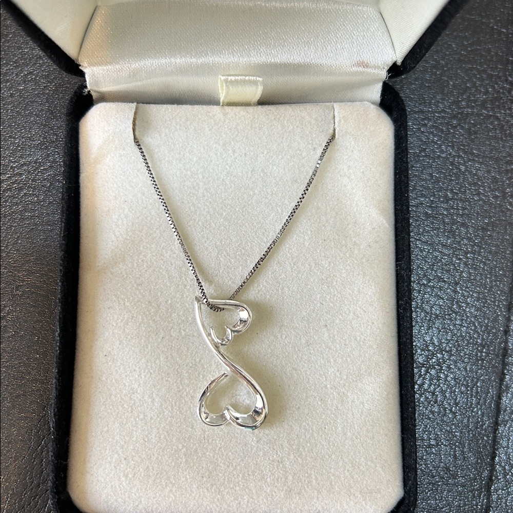 EUC Kay Jewelers Silver Heart Necklace - sterling silver - Picture 3 of 7